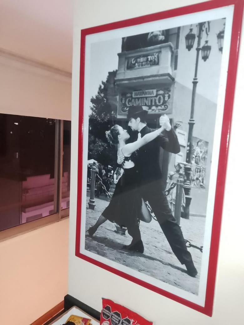 4 Ventanales Sobre La Avenida Corrientes Lejlighed Buenos Aires Eksteriør billede